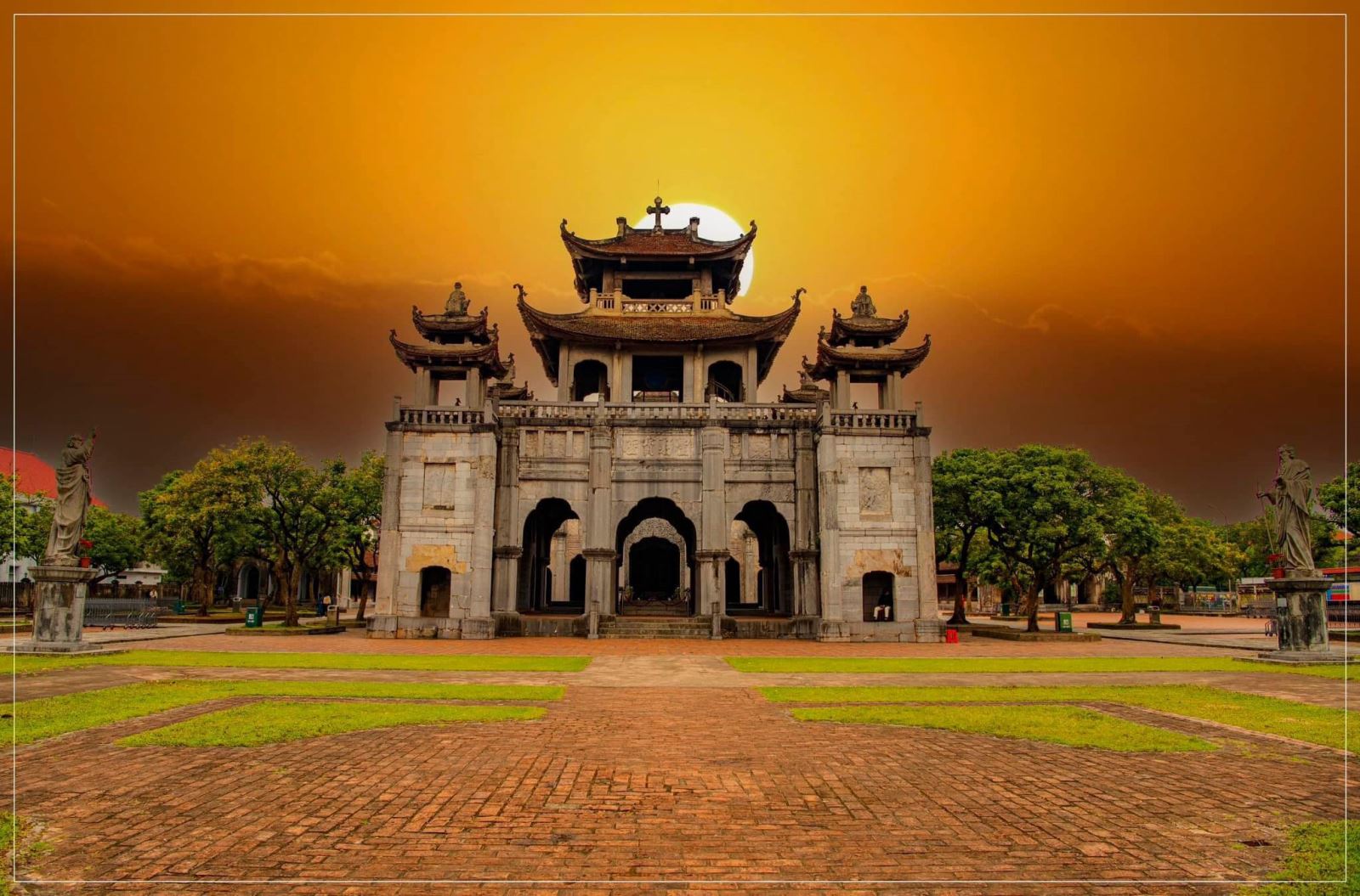 Nhà thờ đá Phát Diệm Ninh Bình - ''kinh đô'' Công giáo Việt Nam