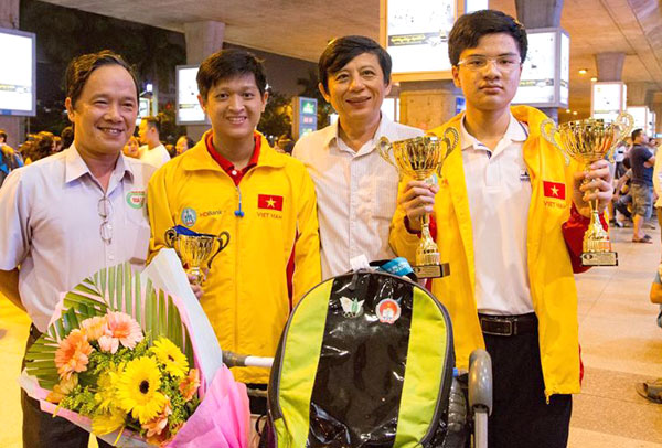 Thần đồng cờ vua Anh Khôi thành thiếu niên cao lớn