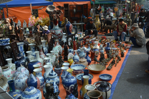 Những phiên chợ chỉ họp một lần mỗi năm