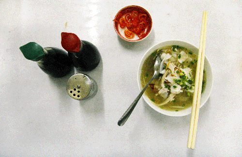 Quán hủ tiếu cá 60 năm ở Sài Gòn