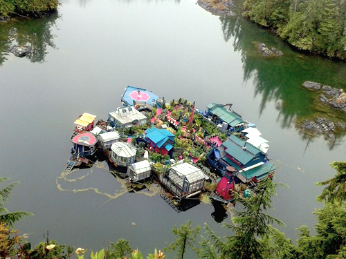 20 năm làm nhà vườn trên vịnh của cặp vợ chồng