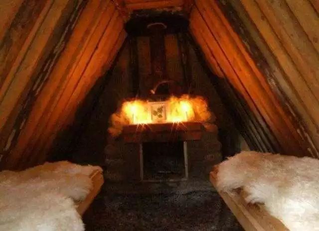 Khách sạn hầm mộ 