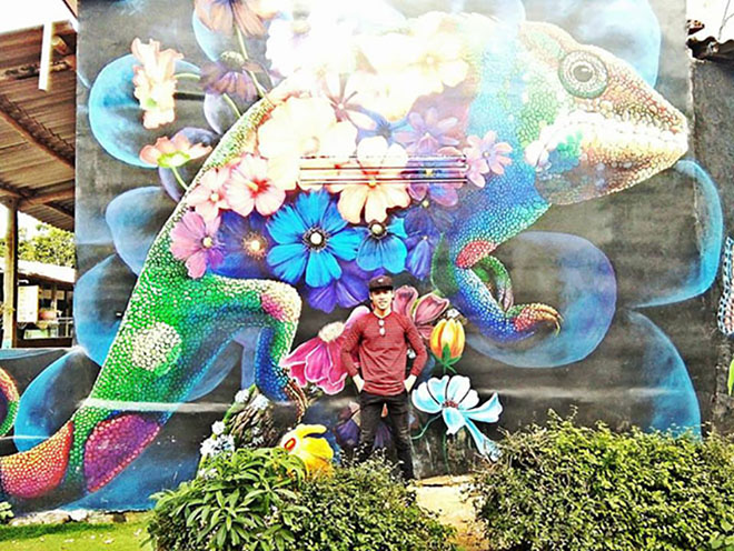 Giới trẻ đứng ngồi không yên bởi làng bích họa 3D phát sáng trong đêm