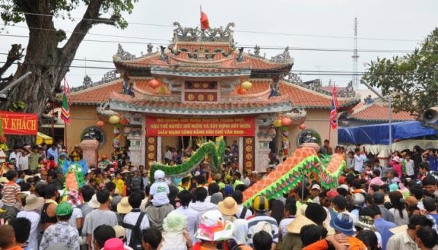 Tham quan chiêm bái đền thờ Nguyễn Trung Trực