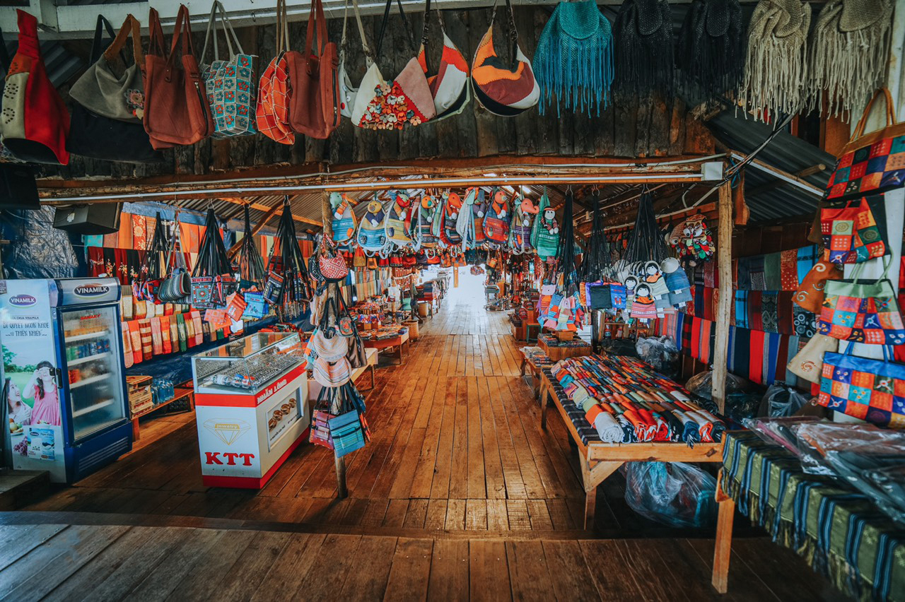 Khu trưng bày lưu niệm