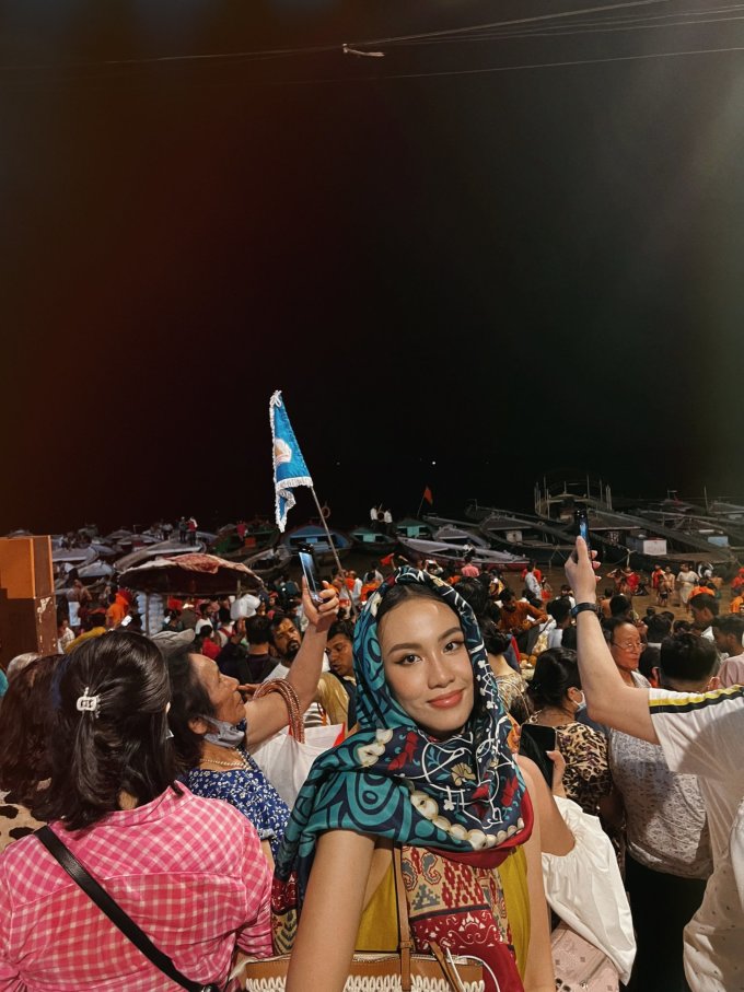 Á hậu Thủy Tiên du lịch Ấn Độ