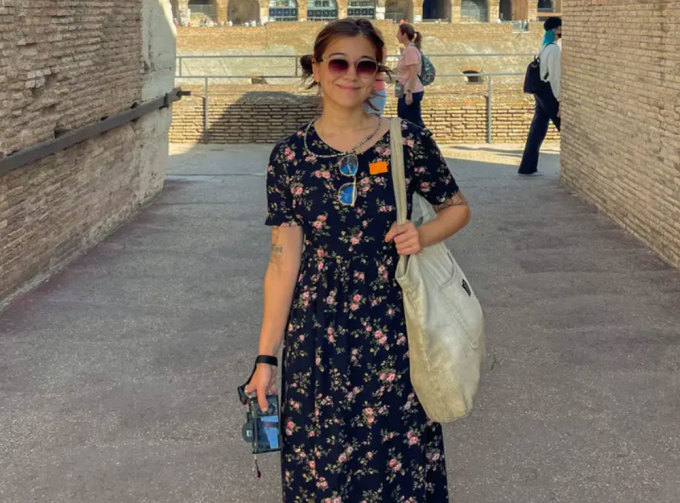 Một chiếc túi vải cũng là món đồ hữu ích cho những chuyến đi tham quan ngắn ngày, trong thành phố. Joey sẽ bỏ vào đó những thứ cần thiết và xách đi nhẹ nhàng, thay vì mang cả balo to mỗi lần ra ngoài. Túi vải này dễ dàng gấp gọn lại sau mỗi lần sử dụng.