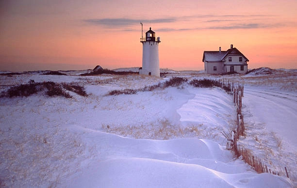 Bãi biển này còn có ngọn hải đăng lịch sử nổi tiếng. 