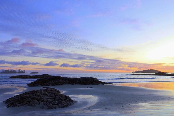 Cảnh hoàng hôn tuyệt đẹp trên biển