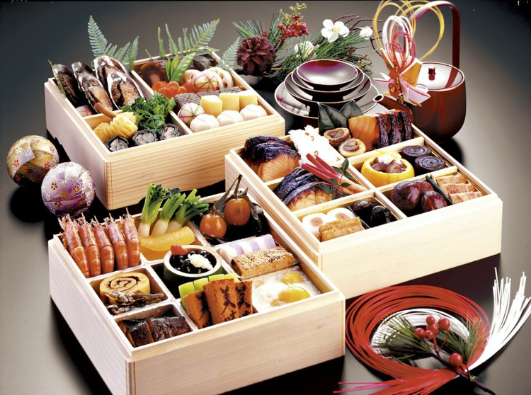 Phụ nữ Nhật Bản sẽ vào bếp chuẩn bị các món ăn cũng như làm bánh Tết.