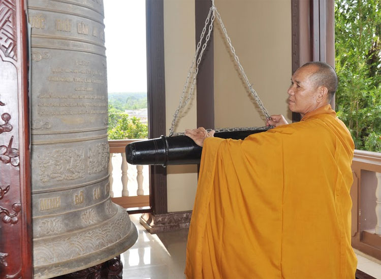 Tiếng chuông được coi là lời nguyện cầu sự an lành với mọi người và hòa bình cho thế giới.