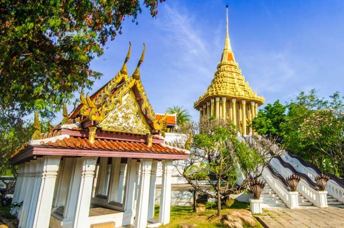 Nơi mô phỏng lại chùa Vàng Thái Lan khi du khách tham quan bên trong thành phố cổ.