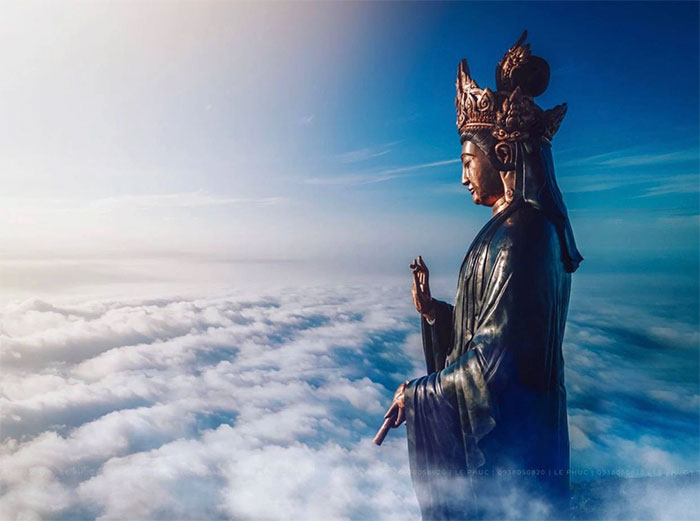  Nơi ngự tọa tượng Phật Bà bằng đồng cao nhất châu Á tọa lạc trên đỉnh núi. 