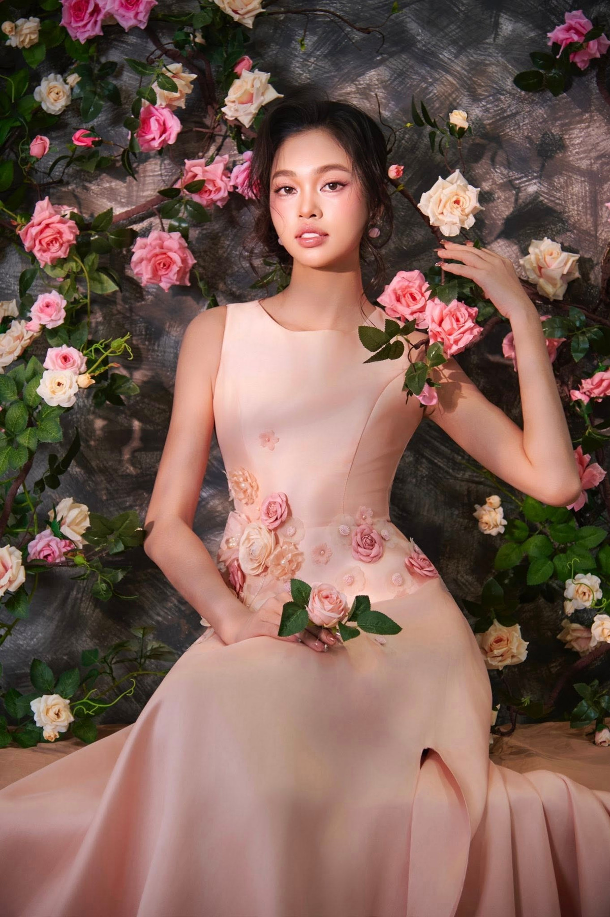 Nhờ gương mặt xinh xắn, vóc dáng nổi bật cùng sự tài năng, thông minh, người đẹp Nguyễn Thảo Liên từng xuất sắc giành ngôi vị Hoa khôi tại cuộc thi Miss & Mister Hà Nội năm 2023. (Ảnh: FBNV)