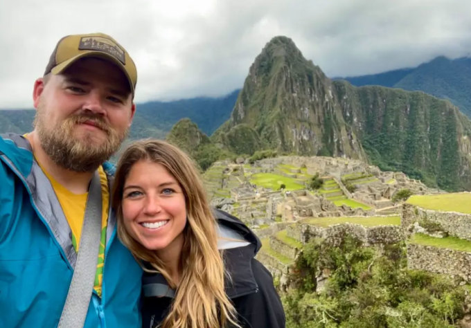 Anderson và Austin trong chuyến du lịch đến Peru. Ảnh: Insider