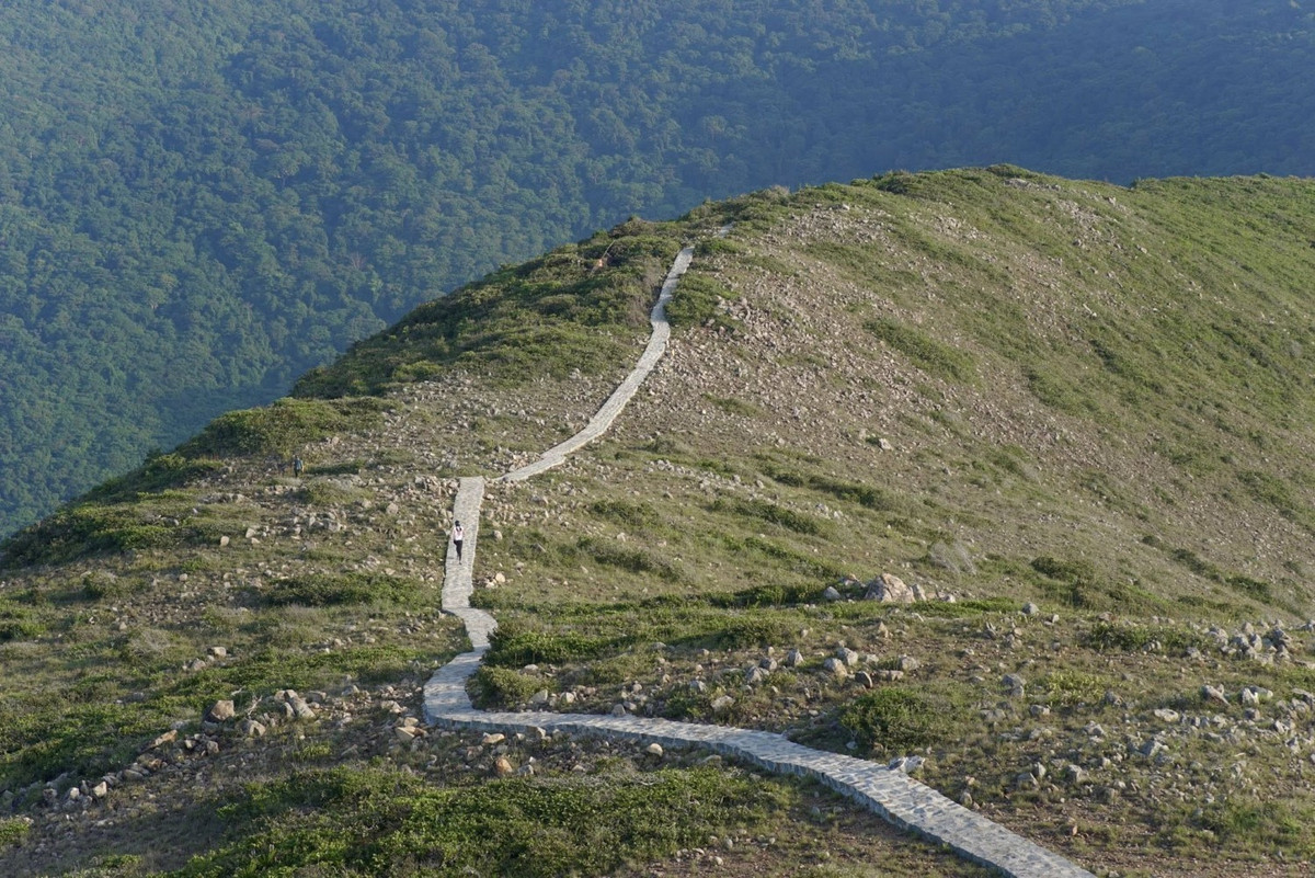 Chuẩn bị hành trang cho chuyến trekking chinh phục núi Lò Vôi