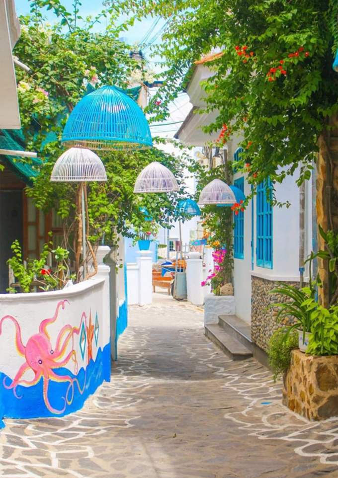 Làng chài bích họa xanh mát ở Bình Định - 1