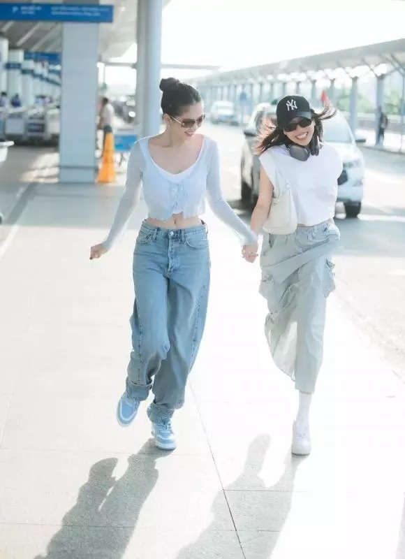 Diệu Nhi đọ dáng với Ngọc Trinh khi cùng vi vu trên du thuyền ở Thái