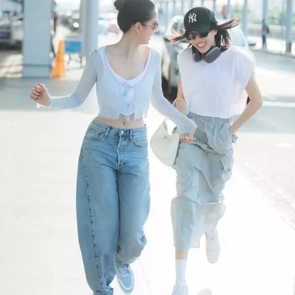 Diệu Nhi đọ dáng với Ngọc Trinh khi cùng vi vu trên du thuyền ở Thái