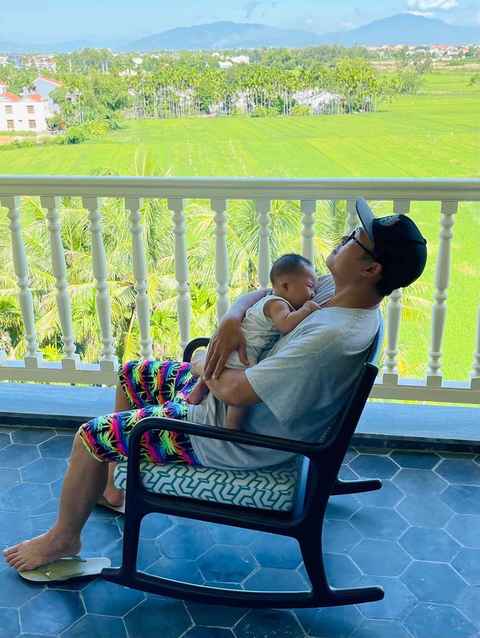 Gia đình trẻ với chuyến du lịch 14 ngày cùng con 4 tháng tuổi: 'Nghĩ là 'hành xác' thì tôi đã không cho con đi'