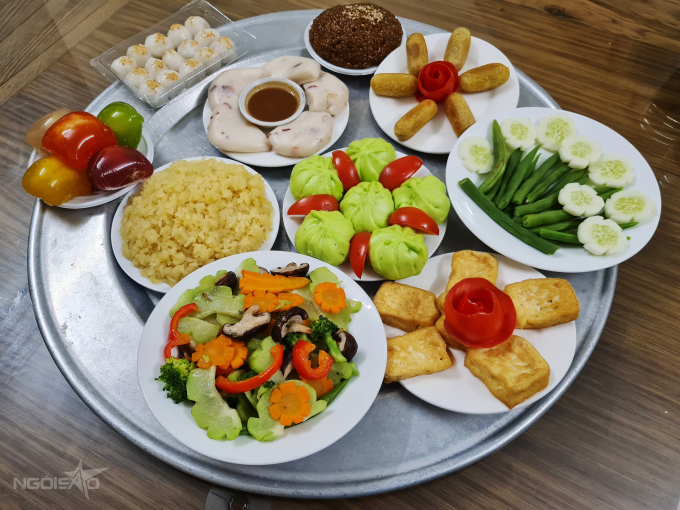 Mâm cỗ chay của một gia đình ở Hà Nội. Ảnh: Nguyên Chi