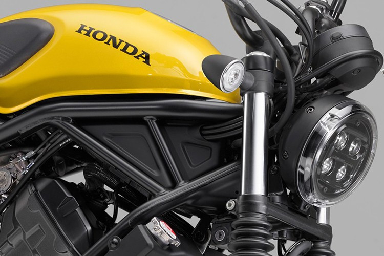 Tuy nhiên, nếu người lái muốn sử dụng côn, họ vẫn có thể làm điều đó. Sự linh hoạt này cho phép người lái sử dụng xe ở chế độ tự động hoặc chủ động, làm cho hệ thống e-clutch phù hợp với cả người mới bắt đầu và những tay lái có kinh nghiệm.