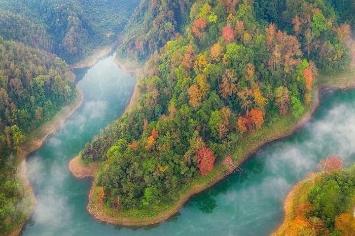 Hồ Bản Viết - Tiên cảnh lá đỏ mơ màng giữa chốn Cao Bằng rừng sâu