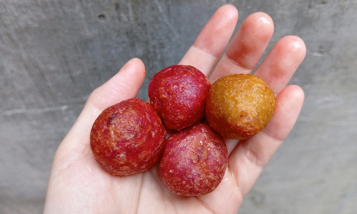 Bánh rán tí hon 700 đồng 'làm không kịp bán'