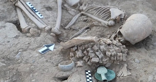Bí ẩn cô gái được chôn cùng hơn 150 bộ xương động vật