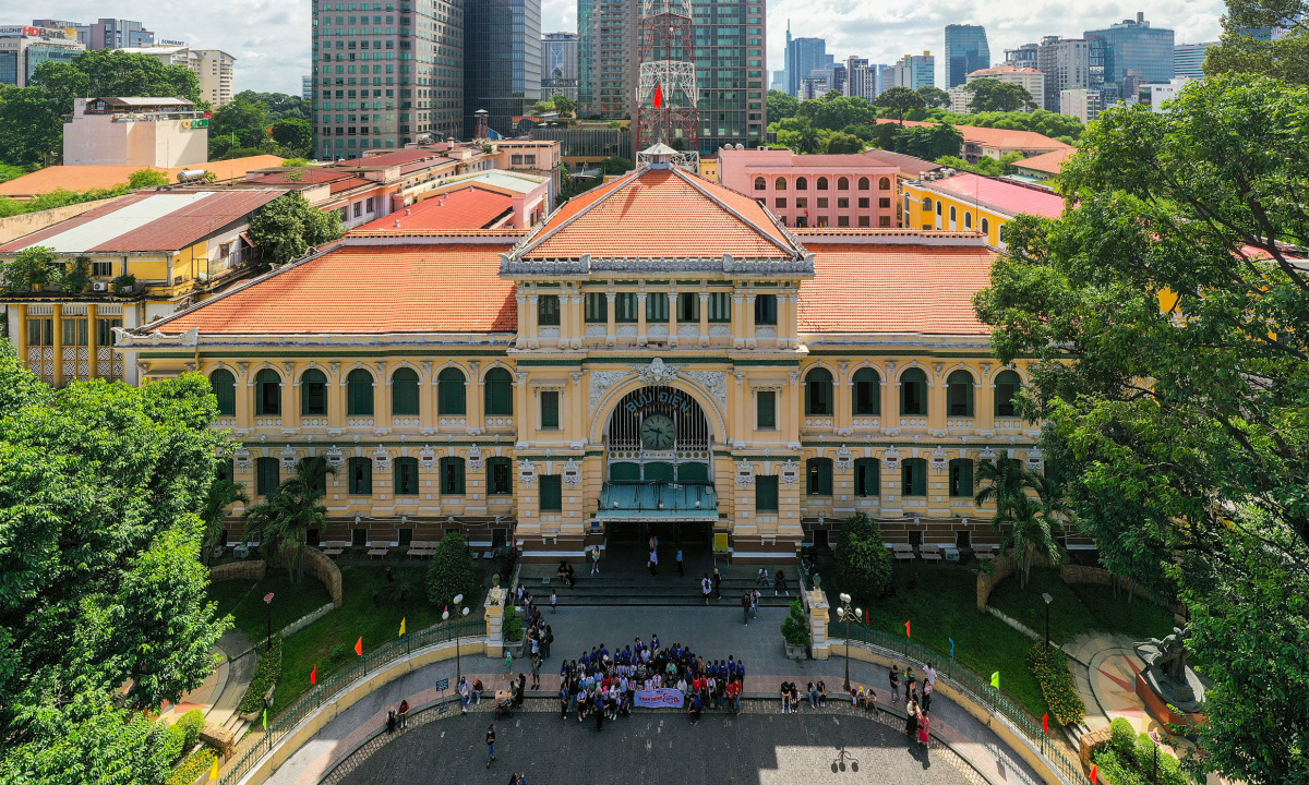 Bưu điện hơn 130 tuổi ở Sài Gòn