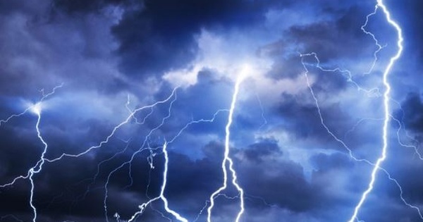 Cách tránh sét đánh khi ở trong nhà và ngoài trời