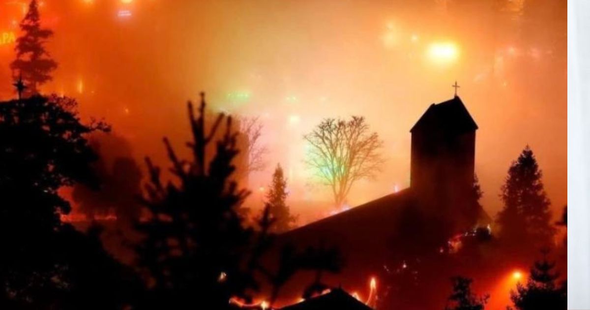 Cảnh tượng Sapa bất ngờ 'đỏ rực như lửa', du khách nhầm tưởng cháy lớn