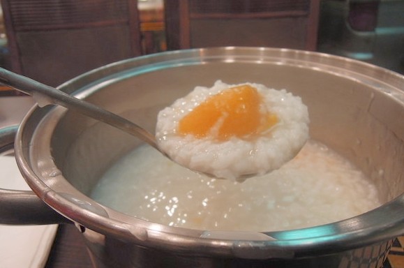 Da khô ngứa đường huyết tăng bỏ ngay 2 món bữa sáng