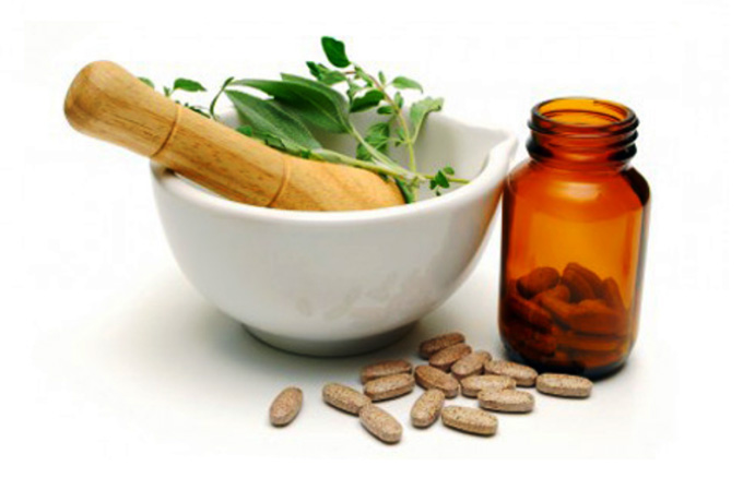 Dùng thuốc và thảo dược cùng lúc có thể gây tương tác nguy hiểm?