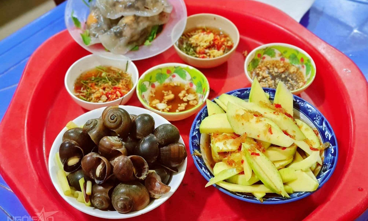 Ghé quán ốc đông khách khu nhà binh