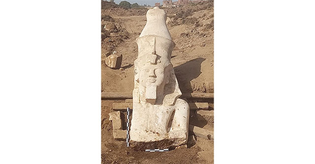 Khai quật phần trên của tượng Pharaoh Ramses II niên đại 3.200 năm ở Ai Cập