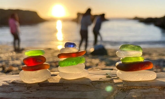 Khám phá bãi biển thủy tinh đẹp ngất ngây ở California