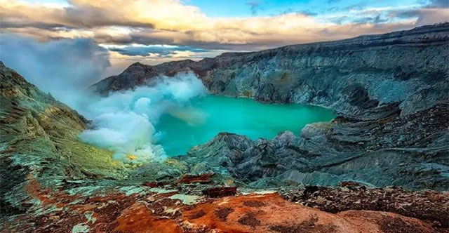 Khám phá vẻ đẹp của hồ axit lớn nhất thế giới