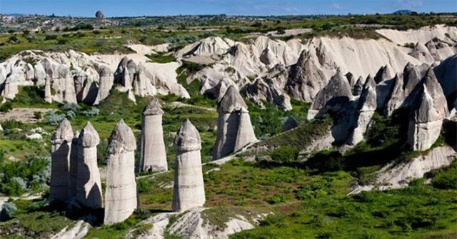 Khu nhà chọc trời kỳ lạ nhất thế giới có gì?