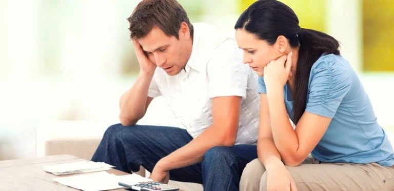 Khó khăn tài chính có làm vợ chồng xa cách?