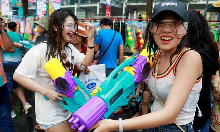 Mặt tối của Tết té nước ở Thái Lan