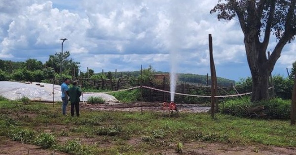 Một giếng khoan bất ngờ phun cột nước cao hơn 20m sau động đất