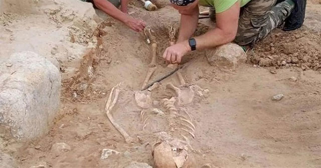 Nghĩa trang ma cà rồng khổng lồ lộ diện ở Ba Lan