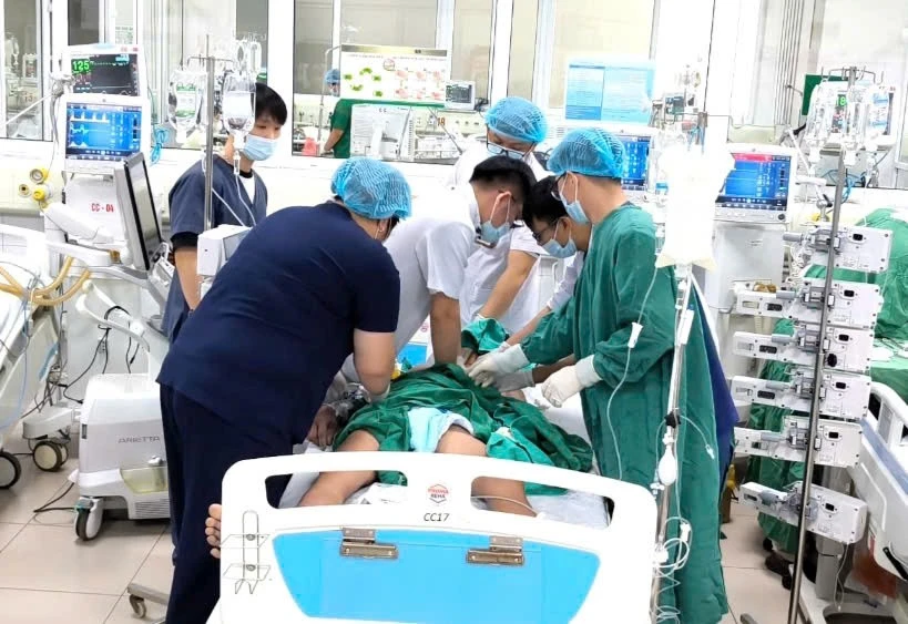 Ngừng tim, nhiễm khuẩn huyết sau ăn lòng lợn, tiết canh