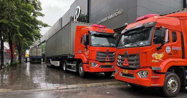 Người Hà Nội Thuê container đắt đỏ, giá hàng chục triệu đồng che chắn tránh gió bão Yagi