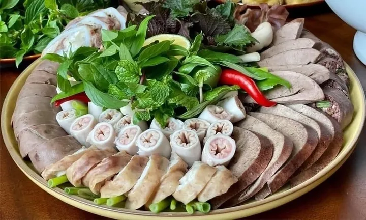 Người đàn ông Hà Nội mắc liên cầu lợn sau nhiều lần ăn lòng, nem chua
