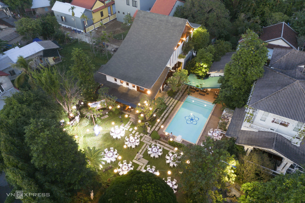 Đã mắt, no miệng với nhà hàng chay trong khu vườn gần 500 năm tuổi 