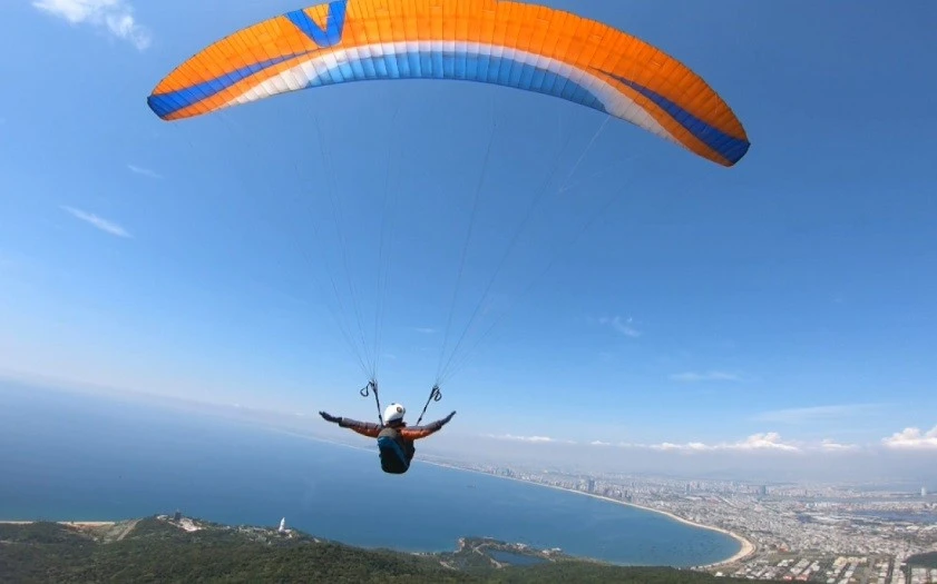 Tạm dừng bay dù lượn ở Sơn Trà sau sự cố du khách tử nạn