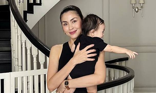 Tăng Thanh Hà đi chợ mua tôm nấu món dân dã cho hai con