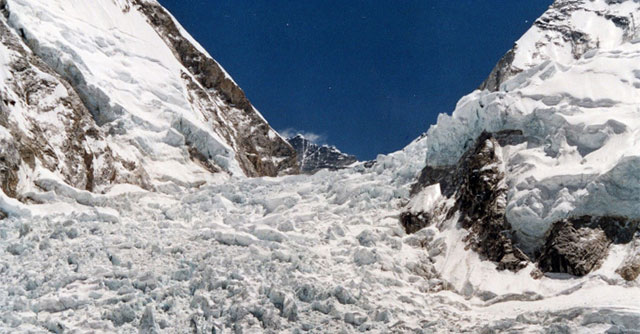 Thác băng chết chóc trên đỉnh Everest đang nguy hiểm hơn